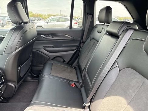 Used 2024 Jeep Grand Cherokee Altitude AWD/4WD image 23