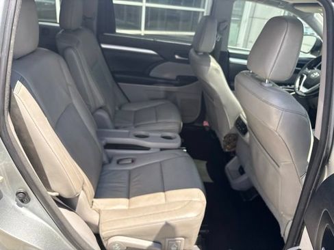 Used 2018 Toyota Highlander XLE AWD/4WD image 28