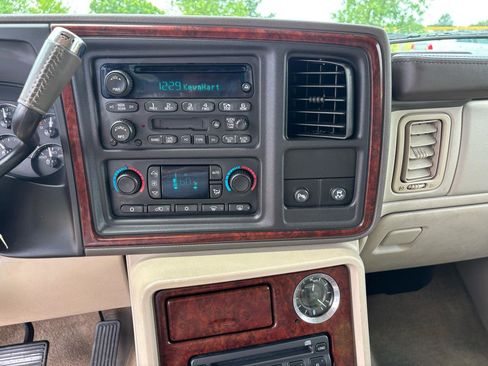 Used 2005 Cadillac Escalade 2WD image 17