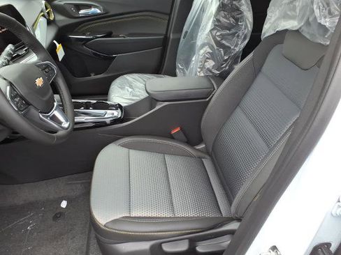 New 2026 Chevrolet Trax LT w/ LT Convenience Package FWD image 5