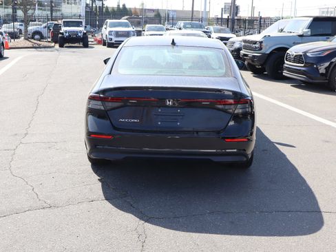 Used 2023 Honda Accord EX image 20