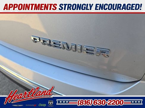 Used 2021 Chevrolet Traverse Premier AWD/4WD image 21