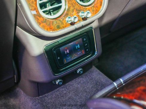 Used 2017 Bentley Bentayga image 60