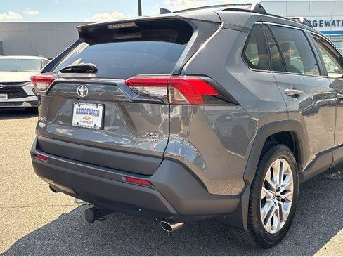 Used 2022 Toyota RAV4 XLE Premium AWD/4WD image 11