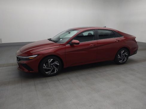 Used 2025 Hyundai Elantra SEL FWD image 2