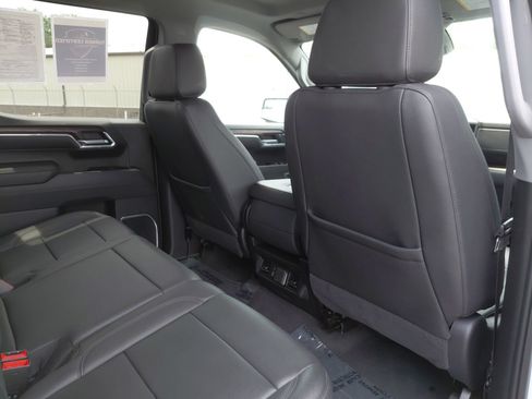 Used 2025 GMC Sierra 1500 SLT AWD/4WD image 30