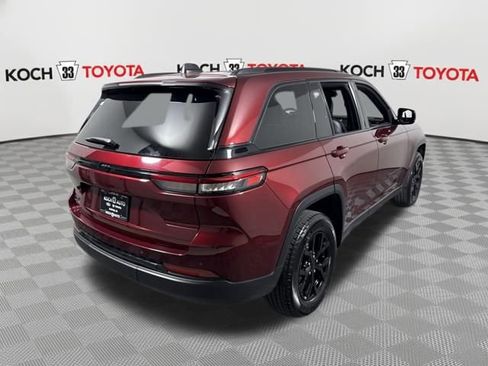 Used 2024 Jeep Grand Cherokee Altitude image 8