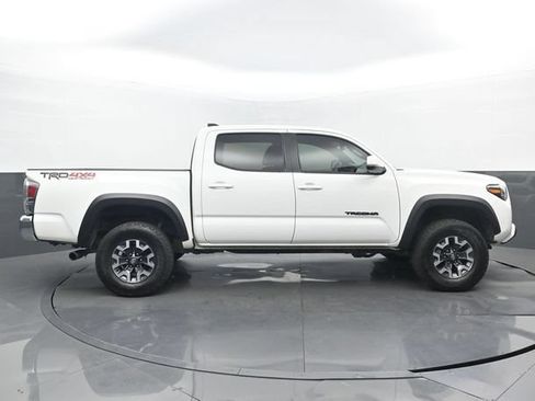 Used 2023 Toyota Tacoma TRD Off-Road w/ Black Out Package (TMS) AWD/4WD image 2