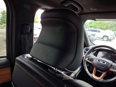 Used 2023 Jeep Grand Cherokee Summit AWD/4WD image 14