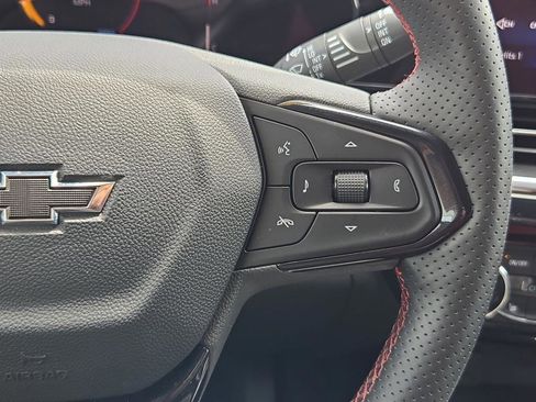 Used 2025 Chevrolet Trax RS w/ Sunroof Package image 24