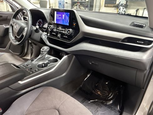 Used 2023 Toyota Highlander LE image 29