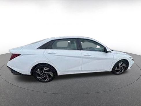 Used 2025 Hyundai Elantra Limited image 10
