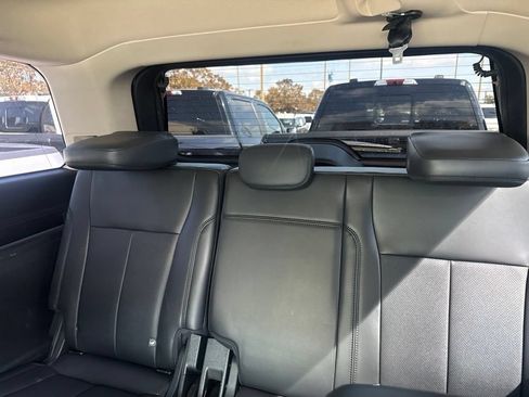 Used 2023 Ford Expedition XLT RWD image 5
