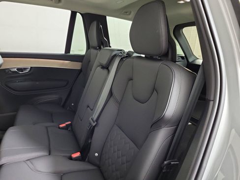Used 2025 Volvo XC90 B6 Plus AWD/4WD image 13