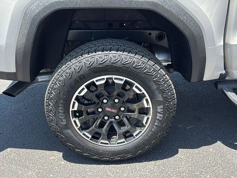 Used 2026 GMC Canyon AT4 w/ LPO, Off Road Lift Package AWD/4WD image 11