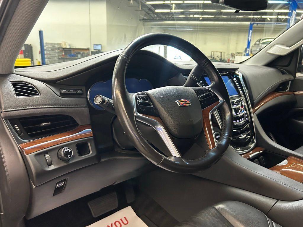 Used 2019 Cadillac Escalade Premium Luxury RWD image 21