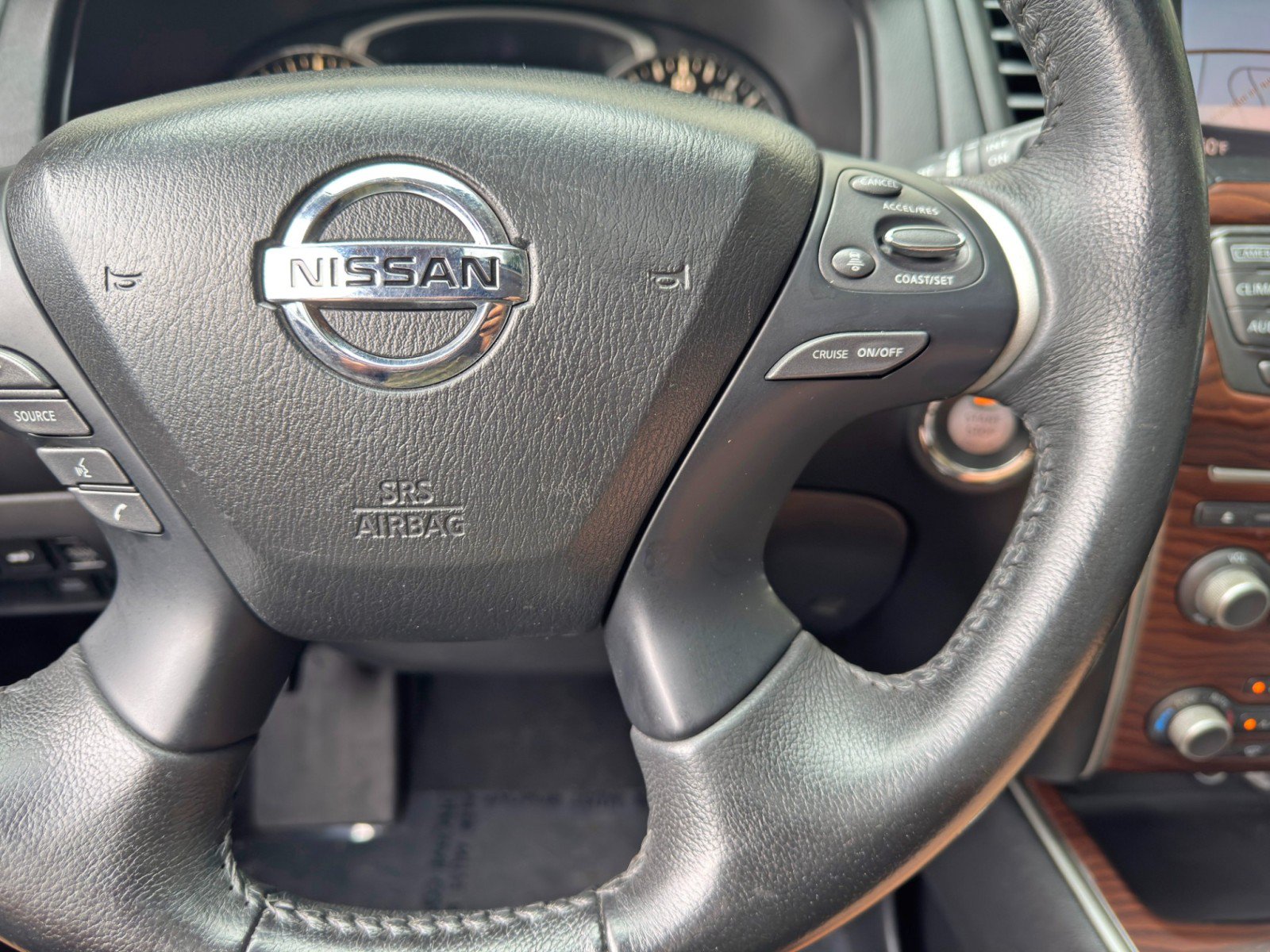 Used 2017 Nissan Pathfinder Platinum AWD/4WD image 23