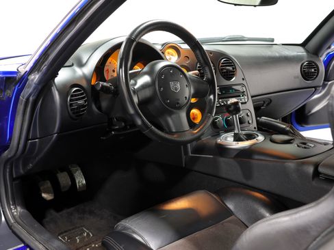 Used 2006 Dodge Viper SRT-10 RWD image 2
