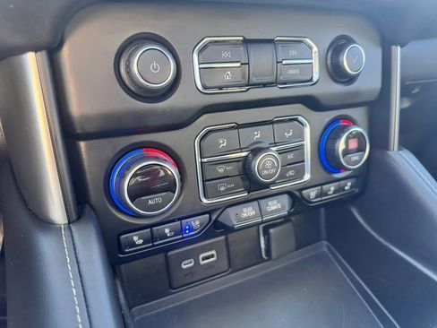 Used 2021 Chevrolet Suburban Premier w/ Premium Package image 21