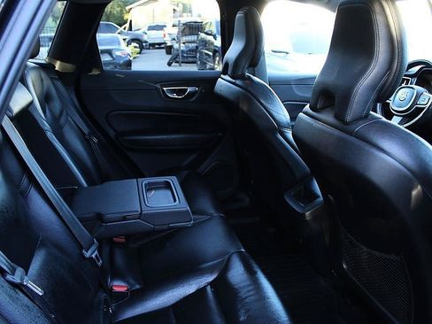 Used 2019 Volvo XC60 T5 Momentum w/ Premium Package FWD image 15