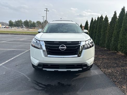 Used 2024 Nissan Pathfinder Platinum image 3