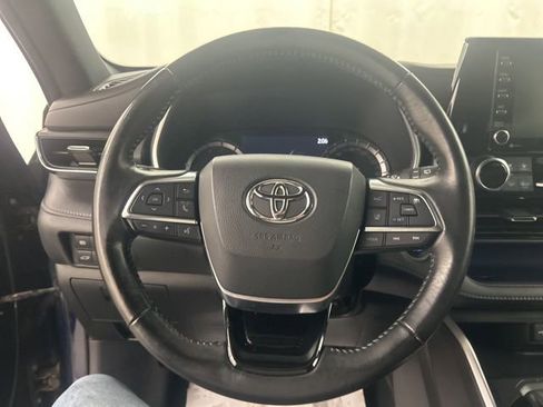 Used 2021 Toyota Highlander XSE image 11
