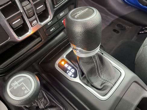 Used 2024 Jeep Gladiator Sport image 26