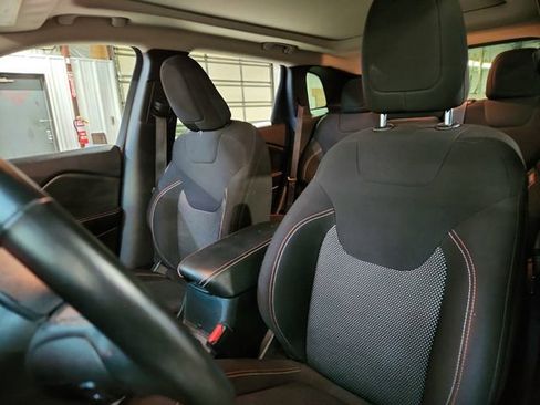 Used 2016 Jeep Cherokee 75th Anniversary image 8