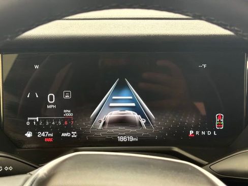 Used 2025 GMC Acadia Elevation image 36