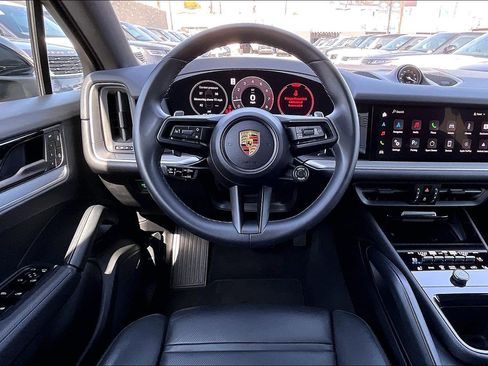Used 2024 Porsche Cayenne Coupe AWD/4WD image 5