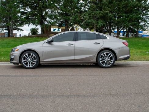 Used 2024 Chevrolet Malibu LT image 3