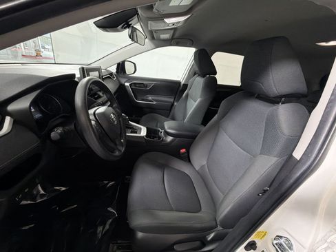 Used 2022 Toyota RAV4 LE AWD/4WD image 13