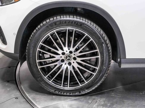 Certified 2025 Mercedes-Benz GLC 300 image 10
