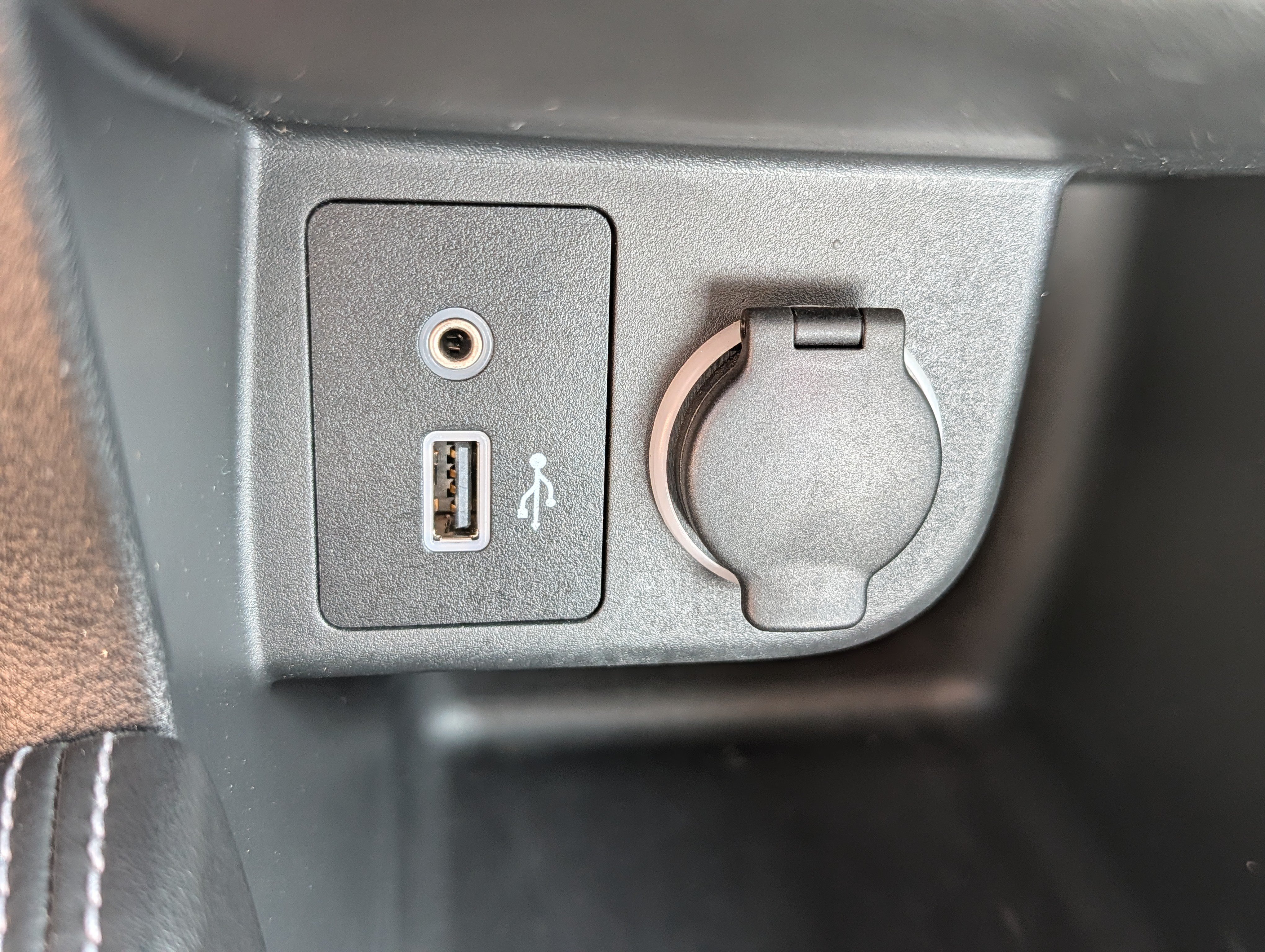 Used 2020 Nissan Kicks SR w/ SR Premium Package FWD image 33