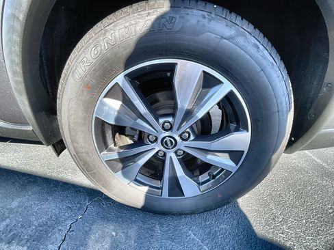 Used 2023 Nissan Murano S image 32