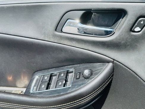 Used 2019 Chevrolet Impala LT FWD image 9