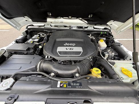 Used 2018 Jeep Wrangler Sahara w/ Connectivity Group image 27