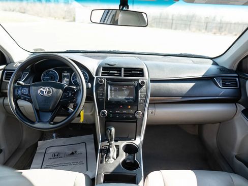 Used 2016 Toyota Camry LE image 23