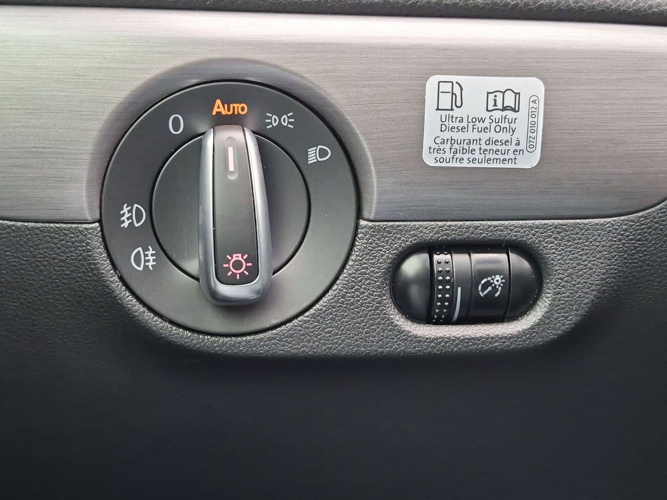 Used 2015 Volkswagen Jetta TDI SE FWD image 17