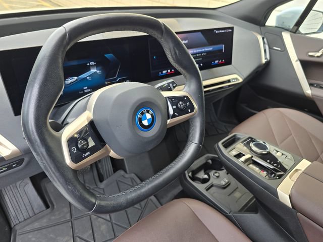 Used 2024 BMW iX xDrive50 w/ Sport Package AWD/4WD image 27