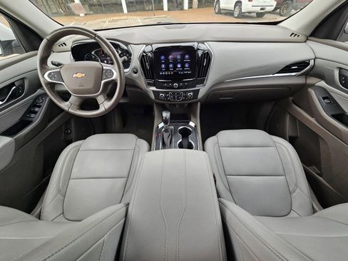 Used 2021 Chevrolet Traverse LT w/ LT Premium Package image 25