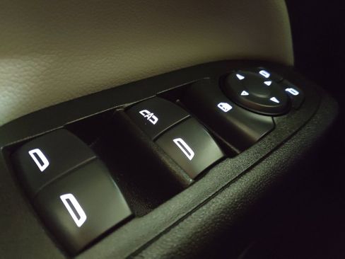 Used 2023 Chevrolet Equinox LS w/ LPO, Floor Liner Package image 27