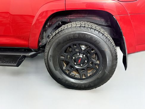 Used 2018 Toyota 4Runner SR5 AWD/4WD image 11