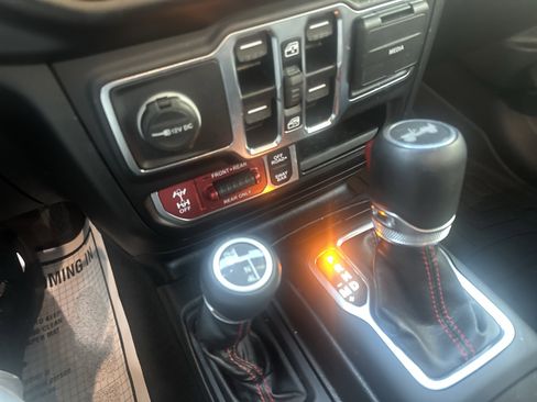 Used 2021 Jeep Wrangler Unlimited Rubicon w/ Xtreme Recon 35" Tire Package image 36