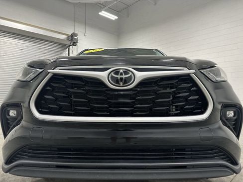 Used 2023 Toyota Highlander LE FWD image 10