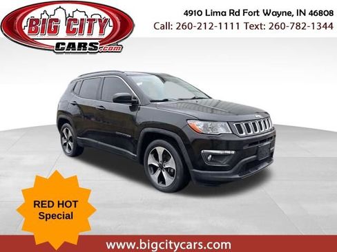 Used 2018 Jeep Compass Latitude FWD image 1
