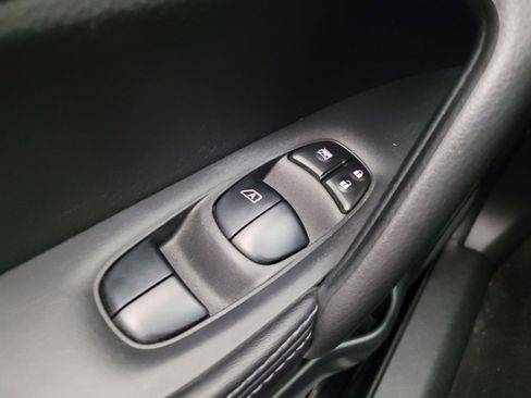 Used 2017 Nissan Rogue Sport S image 27