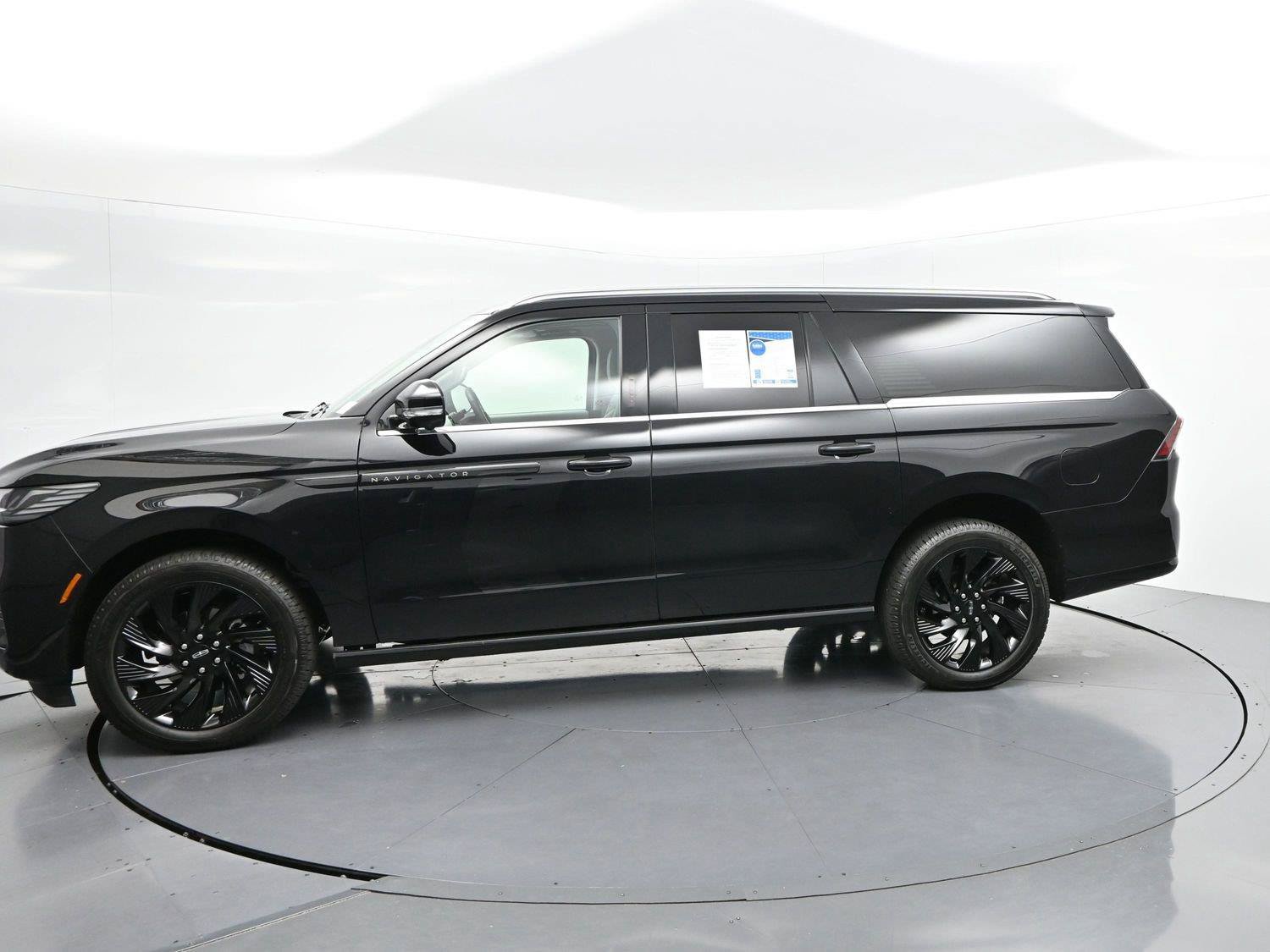 Used 2026 Lincoln Navigator L Black Label AWD/4WD image 4