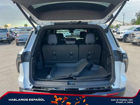 Used 2024 Chevrolet Traverse RS FWD image 10