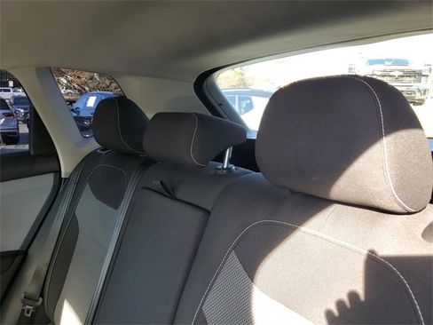 Certified 2022 Volkswagen Taos S image 10